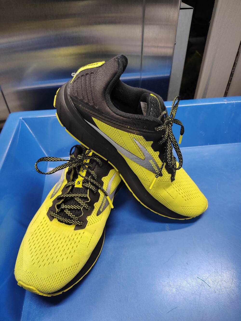 Brooks Men’s Yellow and Black Running Shoe